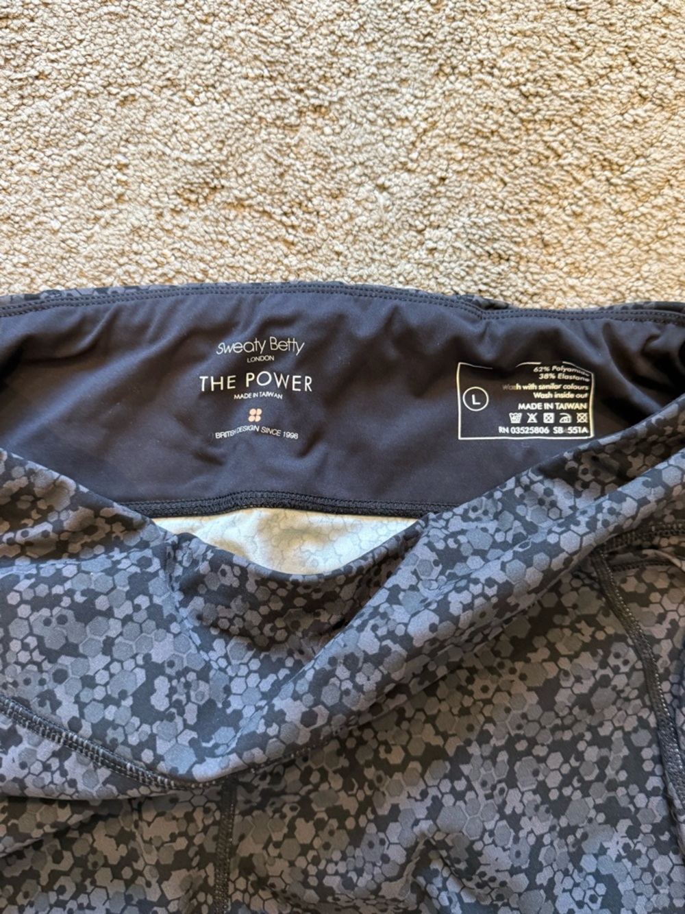 Sweaty Betty Power Leggings L black & gray geometric pattern - Picture 2 of 4